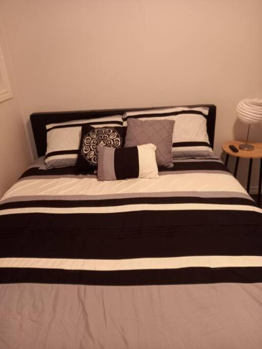Adorable Private Suite In Ajax, Unique 2 Story מראה חיצוני תמונה