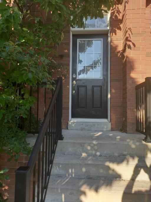 Adorable Private Suite In Ajax, Unique 2 Story מראה חיצוני תמונה
