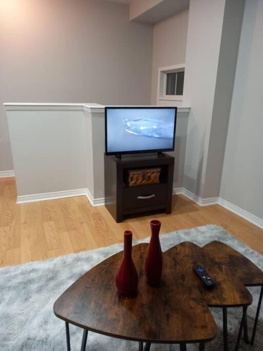 Adorable Private Suite In Ajax, Unique 2 Story מראה חיצוני תמונה