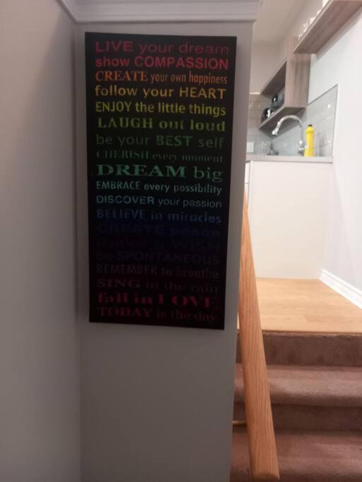 Adorable Private Suite In Ajax, Unique 2 Story מראה חיצוני תמונה