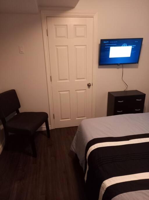 Adorable Private Suite In Ajax, Unique 2 Story מראה חיצוני תמונה