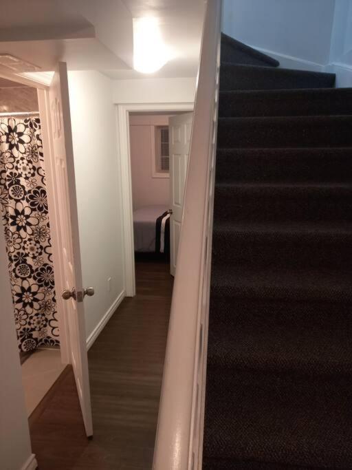 Adorable Private Suite In Ajax, Unique 2 Story מראה חיצוני תמונה