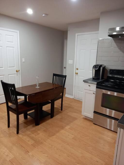 Adorable Private Suite In Ajax, Unique 2 Story מראה חיצוני תמונה