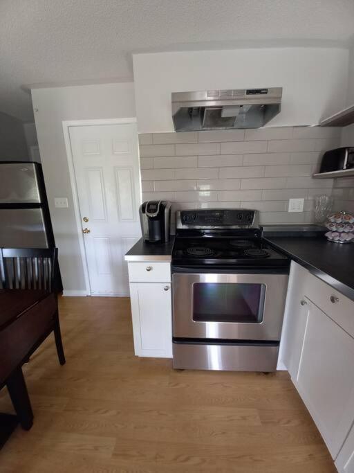 Adorable Private Suite In Ajax, Unique 2 Story מראה חיצוני תמונה